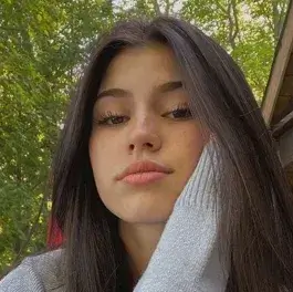 PolyBuzz | Meet Sofia - Brunette girl AI companion